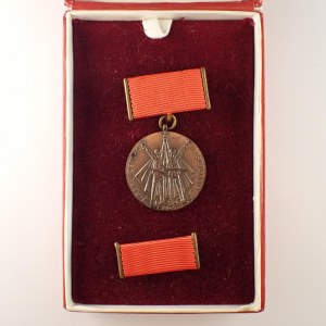 ČSSR / Vyz. pamětní medaile k 30. výr. SNP, dekret, orig. etue,