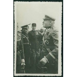 Józef Piłsudski w rozmowie z generałami państw obcych podczas Rewii Kawalerii na Błoniach Krakowskich, Kraków 1933 r