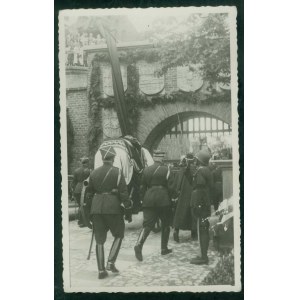 J. Pilsudski's coffin on a caravan on its way to Wawel Castle, 1935,