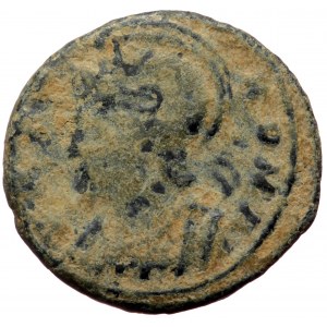 Commemorative Series, 330-354, AE follis (Bronze, 18,6 mm, 2,70 g). Obv: VRBS ROMA, helmeted and mantled bust of Roma t