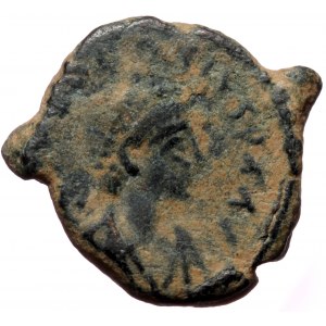 Theodosius II (402-450), Constantinopolis, AE nummus (Bronze, 14,1 mm, 1,40 g), 445-450. Obv: [D N THE]ODOSIVS P F AVG,