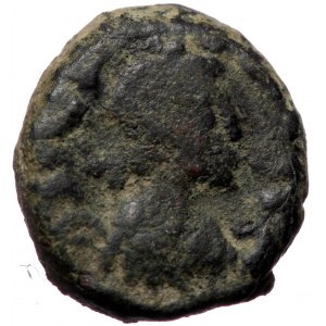 Leo I (457-474), Constantinopolis, AE nummus (Bronze, 11,9 mm, 1,76 g). Obv: D N L[EO P F AVG], pearl-diademed, draped a