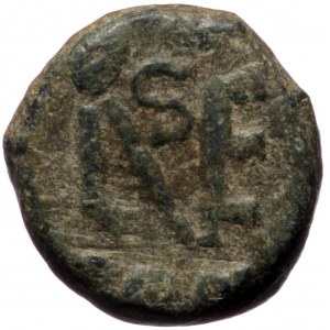 Leo I (457-474), AE nummus (Bronze, 8,6 mm, 1,40 g). Obv: [D N] ΛEONS P F AVG, pearl-diademed, draped and cuirassed bust