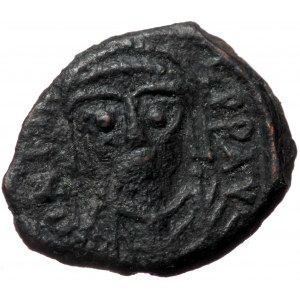 Justin II (565-578), Constantinopolis, AE dekanummium (Bronze, 18,6 mm, 3,35 g). Obv: D N IV[STINV]S P P AV, facing bus