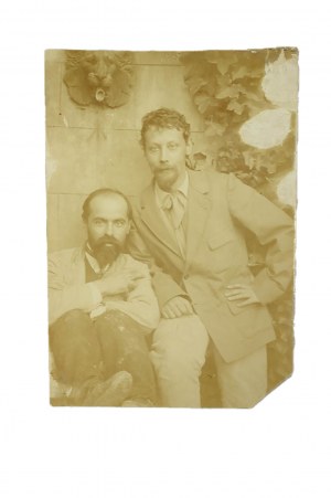Fotografia dwóch wybitnych rzeźbiarzy polskich Bolesława Bałzukiewicza [1879-1935] i Antoniego Wiwulskiego [1877-1919]
