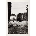 Helmut Newton, In a garden near Rome - 1977 z teki ''Special Collection 24 photos lithographs'', 1979