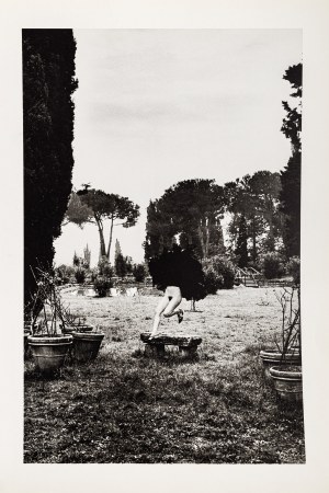 Helmut Newton, In a garden near Rome - 1977 z teki ''Special Collection 24 photos lithographs'', 1979