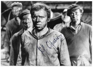 [OPANIA Marian]. Signature of the actor on a black and white photo showing him in the film 