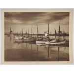[GDYNIA - přístav - pohled na fotografii]. [l. 30. léta 20. století]. Forma fotografie. 21,2x28 cm na listu cca 23,...
