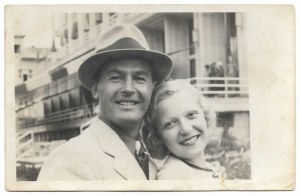 [KIEPURA Jan i EGGERTH Marta - fotografia pozowana]. [1937]. Fotografia pocztówkowa form. 8,9x13,...