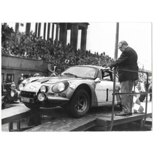 [Automobilový SPORT - Sobieslaw Zasada na 34. polském rallye - situační fotografie]. [12 VII 1974]...