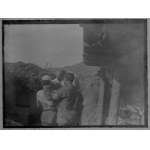 [LEGIONY Polskie - walki i życie codzienne - fotografie sytuacyjne]. [1915/1916]. Zestaw 14 klisz szklanych form....