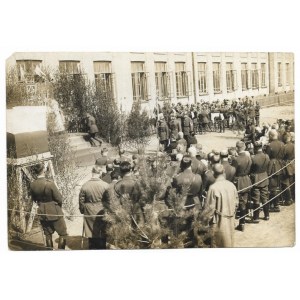 [Polská armáda - mše Božího Těla u 50. hraničářského střeleckého pluku v Kowelu - situační fotografie]. [l. 30. léta 20. století]....