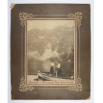 [GÓRY - Pamiątka z Morskiego Oka - fotografie sytuacyjne]. 28 VIII 1908. Zestaw 2 fotografii form. ca 22,...