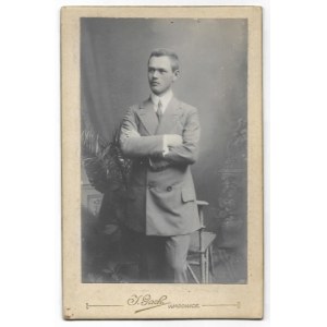 [GOC Francis - situational portrait photographs]. [l. 10th c., 1915, 1937]. Set of 3 photographs - 1. form. 13,...