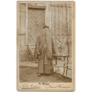 [KNEIPP Sebastian, kňaz - portrétna fotografia, pózovanie]. [2. polovica 19. storočia]. Forma fotografie. 14,5x9,...
