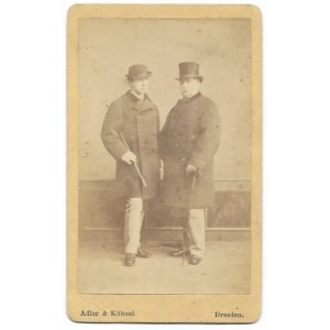 [WEYSSENHOFF Lucien und Francois - Posenfoto, Porträt]. 1869. Fotoform. 8,8x5,...