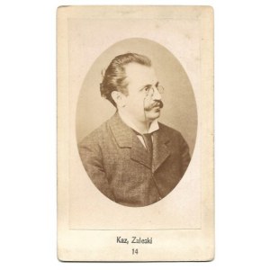 [ZALEWSKI Kazimierz - portrétna fotografia]. [80. roky 19. storočia]. Fotografia v oválnom tvare. 8,5x5,...