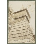 [GÓRY - Czarny Dunajec - Holzhaus und Glockenturm - siehe Fotos]. [nicht vor 1907]....