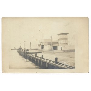 [JASTARNIA - přístav - pohled na fotografii]. [l. 30. léta 20. století]. Forma fotografie. 8,9x13,9 cm,...