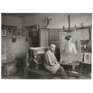 [KARPIŃSKI Alfons - umelec v ateliéri - situačná fotografia]. [nie po roku 1926]. Forma fotografie. 12,2x16,...
