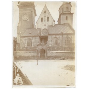 [KRAKOW - Eingang zum äußeren Innenhof der Wawel-Kathedrale - siehe Fotos]. [k. 19. Jh.]...