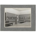 [KRAKOW - Ausstellung Einhorn in der Gesellschaft zur Förderung der schönen Künste]. [1932]. Fotografie-Formular. 12,...