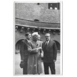 [KRAKÓW - Jawaharlal Nehru z córką Indirą Gandhi podczas wizyty w Polsce - fotografie sytuacyjne]. [1955]...