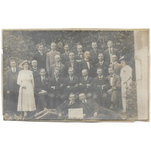 [GARDENING - excursion to Dresden of the Polish Horticultural Society Flora - group photograph]. [1913]...