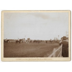 [WIEDEŃ - na torze wyścigach konnych - fotografia sytuacyjna]. [przeł. XIX/XX w.]. Fotografia form. 15,...