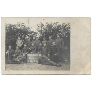 [I WOJNA światowa - śląscy górnicy zmobilizowani we Flandrii - fotografia pozowana]. [1916]. Fotografia form. 8,...