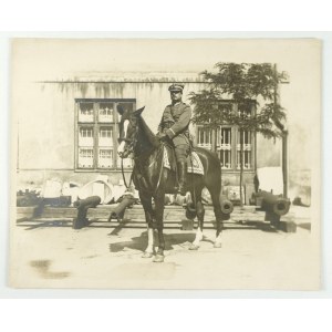 [WOJSKO Polskie - gen. Józef Haller - na koniu przed siedzibą Muzeum Wojska przy ul. Podwale 15 -...