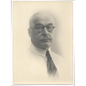 [KOSSAK Wojciech - fotografia portretowa w okularach]. [1937]. Fotografia form. 17,8x13 cm,...