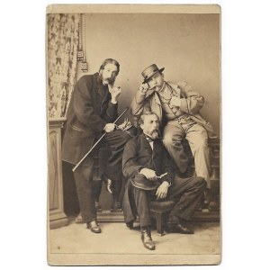 [PRZYJACIELE - fotografia portretowa trzech przyjaciół]. [l. 70./80. XIX w.]. Fotografia form. 9,4x6,...