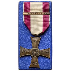 II RP, Krzyż Walecznych Delande, z okuciem w pudełku i w PIĘKNYM stanie