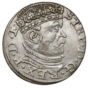 Stefan Batory, Trojak Ryga 1586 - duża głowa, ozdobny czepiec