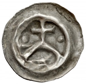 Ordre Teutonique, Brakteat - Croix sur un arc entre les boules (1277-1288)