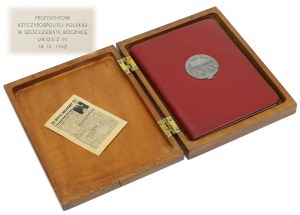 Indywidualny prezent dla Prezydenta BIERUTA na 60-te urodziny 1952 r. - Księga Pamiątkowa w Miniaturze od RSW 