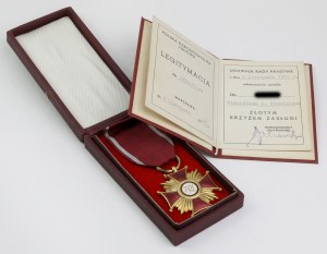 Kommunistische Partei, Goldenes Verdienstkreuz + Personalausweis