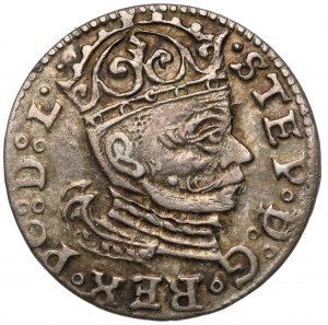 Stefan Batory, Trojak Riga 1583 - decorative epaulettes