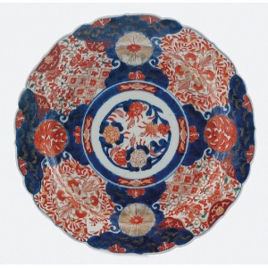 Półmisek Imari  z dekoracją kwiatowo-ornamentalną