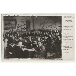 LOCARNO - konferencja. Zdjęcie w formie widokówki z obrad konferencji w Locarno 5-16.X.1925. Przedstawiona sala obrad, z prawej wymieniono ministrów poszczególnych państw zgodnie z cyframi naniesionymi na zdjęciu.