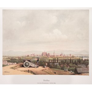 NYSA. Panorama miasta i twierdzy, z okresu wojny prusko-austriackiej z 1866 r., na pierwszym planie żołnierz przy armacie; według rys. A. Hindorfa, 1866; chromolit. podklejona sztywnym papierem