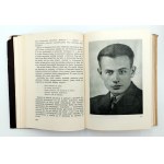 KAMIŃSKI Aleksander. Zośka und Parasol. Eine Geschichte über einige Personen und einige Aktionen der beiden Pfadfinderbataillone. Erste Ausgabe. Warschau 1957. Iskry. 645, [3] S., [32] S., [3] S. Loseblatt; Maße: 15 x 21 cm. Beiliegend 3 ausklappbare 