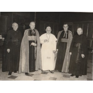 WARSCHAU, VATIKAN. Stefan Wyszyński mit Vertretern des polnischen Klerus bei einer Audienz bei Papst Johannes XXIII., November 1958 (?).