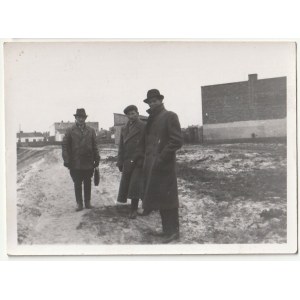 WARSZAWA. 5 fot. cz.-b., wykon. przez Waltera Grenke w grudniu 1940 r. dokumentujących prace przy kanale Bródnowskim