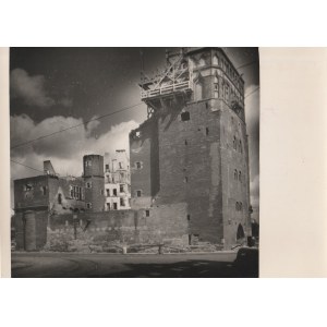 GDAŃSK. Wieża Więzienna w czasie odbudowy; fot. Kazimierz Lelewicz, Gdańsk-Wrzeszcz, 1949