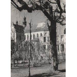 GDAŃSK-OLIWA. Bazylika archikatedralna widziana od południowego-wschodu; fot. Leonard Jabrzemski, Warszawa-Żoliborz, 1949