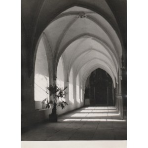 GDAŃSK-OLIWA. Kreuzgang der Abtei; Foto: Kazimierz Lelewicz, Gdansk-Wrzeszcz, 1952