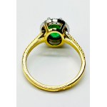 Gold ring decorated with emerald and diamonds